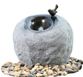 中国 セメントの物質的な現代屋外の噴水、石色の石の庭の噴水 サプライヤー